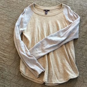 Gap sweater M. Gray with blue sleeves.
